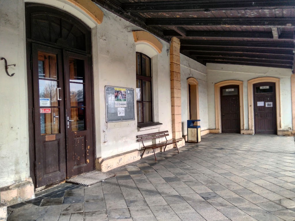 Vlakové nádraží Zlonice VLAKOVÉ NÁDRAŽÍ