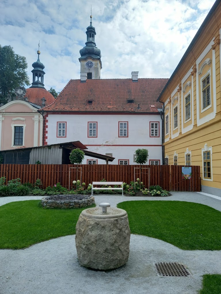 Vlakové nádraží Borovany VLAKOVÉ NÁDRAŽÍ